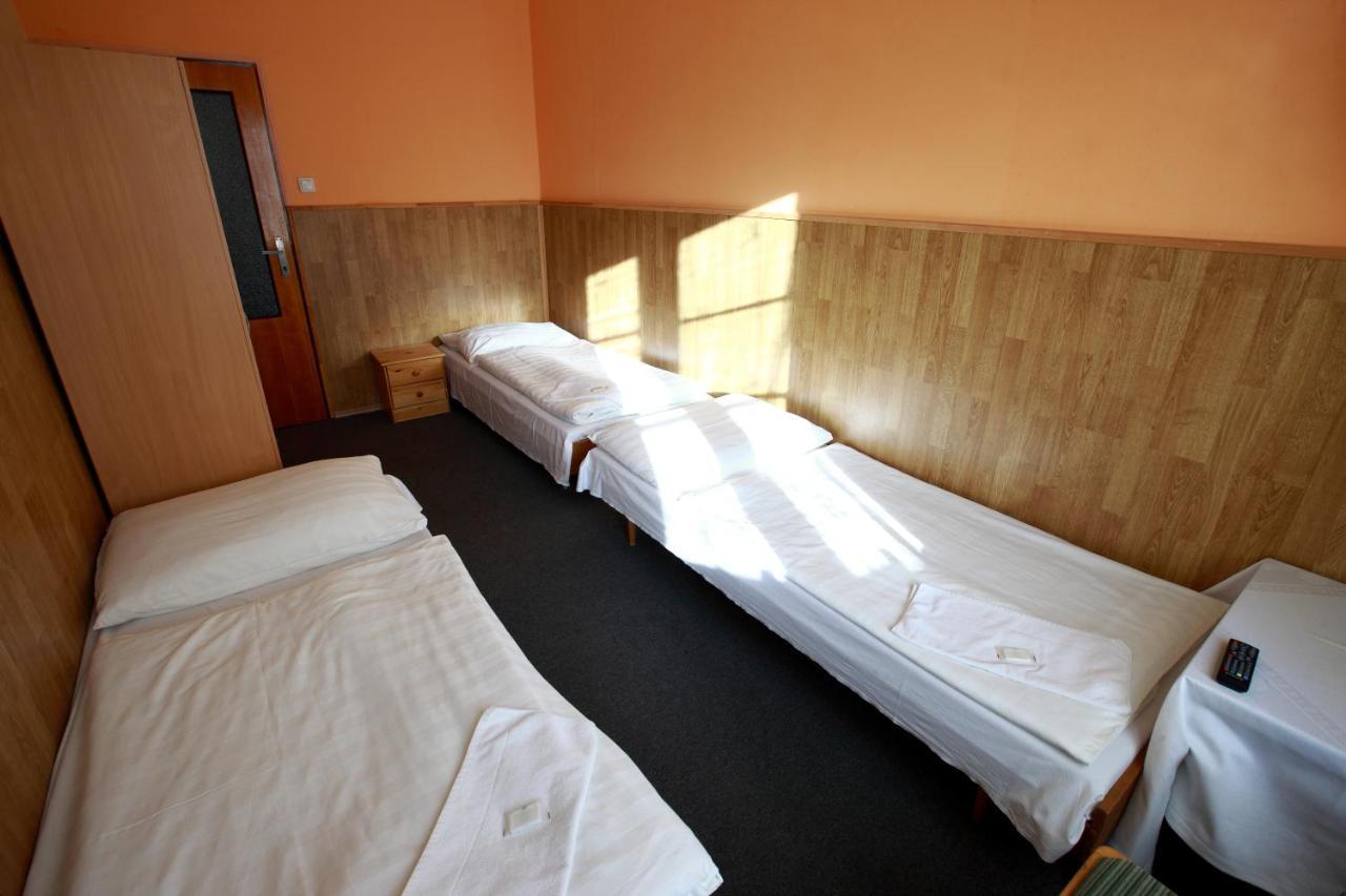 Hotel Slávie Klášterec nad Ohří Exterior foto